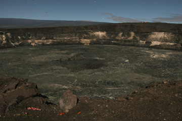 Halama'uma'u Crater, by moonlight