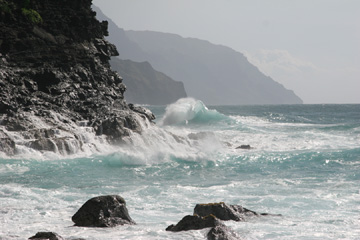 Waves against the Na Pali Cliffs from Ke'e Beach
